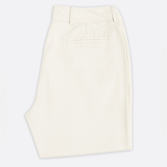 Izod Cool FX Women's Size 10 Lightweight Khaki Button-Front Shorts - 9" Inseam. - Picture 2 of 2